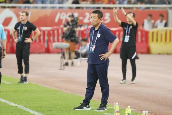 撅高贱屁股求主人调教
